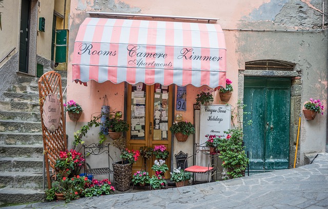 The Best Retractable Awnings
